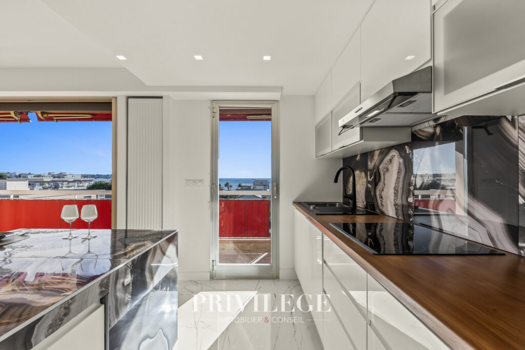 ANTIBES – Spacieux appartement – Vue Mer – 3 pièces – 2 chambres – 83.03 m²