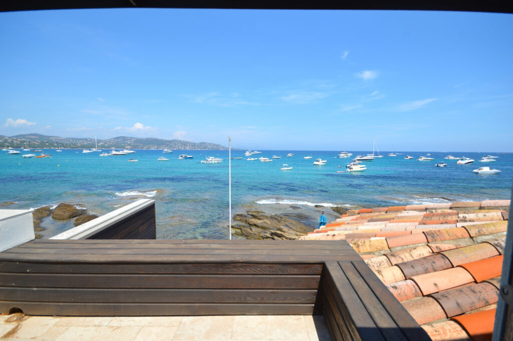 Villa d’architecte  vue mer panoramique -pieds dans l’eau  – 8 pièces – 4 chambres – 150 m²