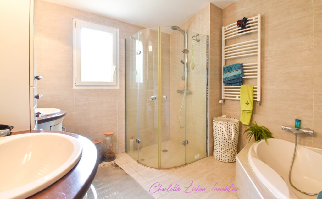 Maison 5 chambres – piscine – double garage  – 7 pièces – 5 chambres – 159 m²