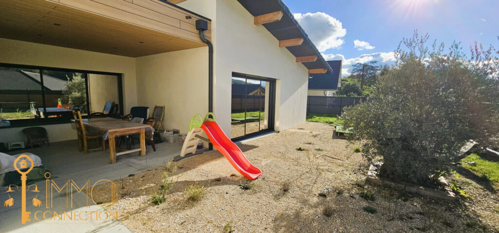 Villa d’architecte 4 pièces de 160 m2  – 4 pièces – 3 chambres – 160 m²