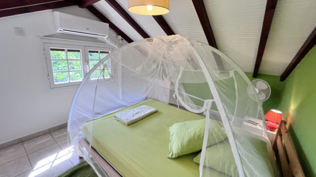 Les Saintes Terre-De-Bas, villa vue mer et piscine. – 4 pièces – 3 chambres – 110.77 m²