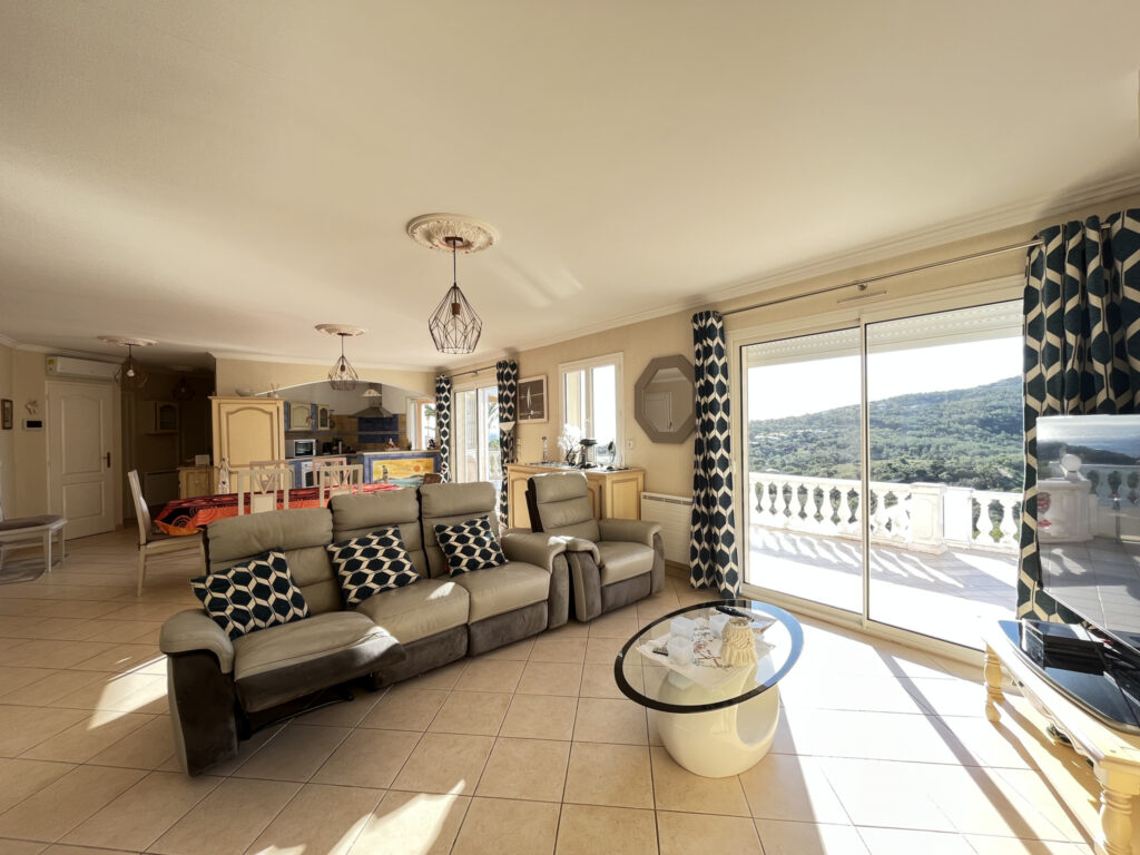 Villa F4 vue mer et collines – 4 pièces – 3 chambres – 145 m²