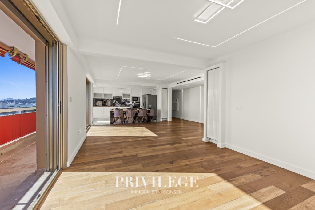 ANTIBES – Spacieux appartement – Vue Mer – 3 pièces – 2 chambres – 83.03 m²