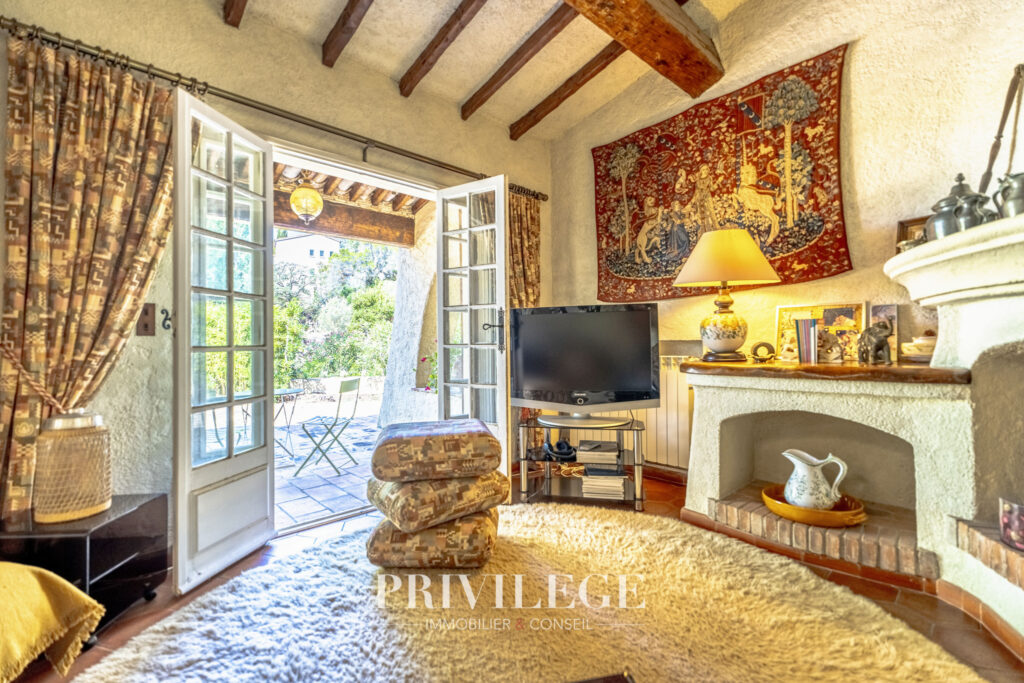 Villa provencale, avec des pierres apparentes, vue mer, quar – 9 pièces – 6 chambres – 300 m²