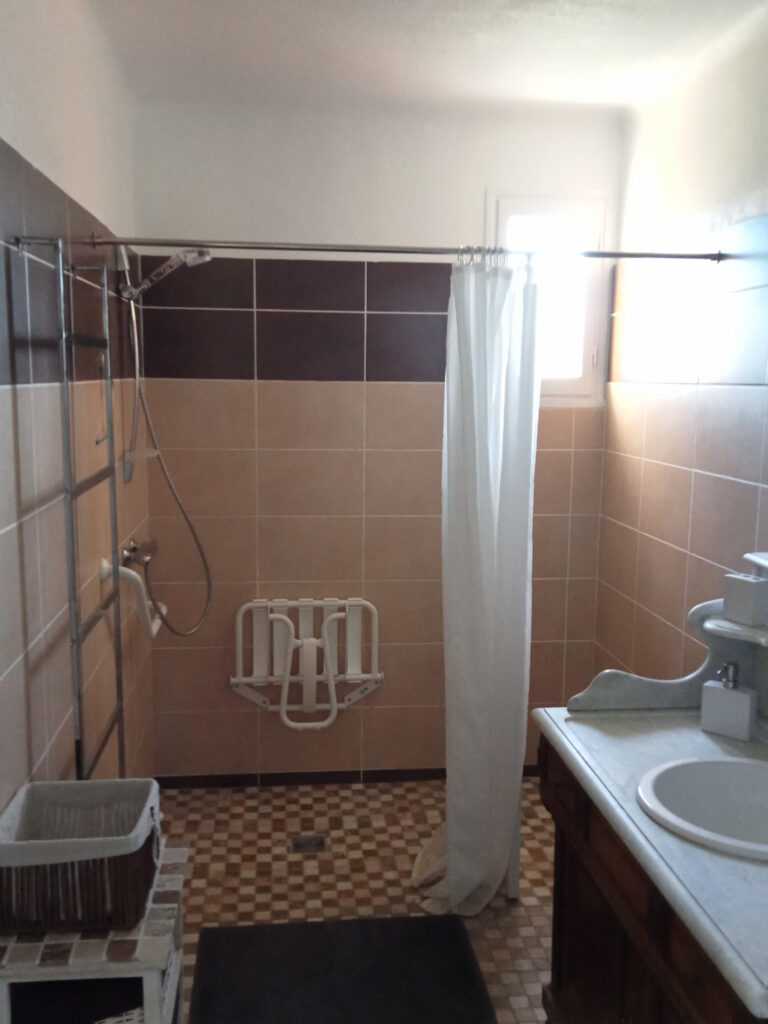 Mas F9 + maison F5 avec forêt à acheter dans le sud de la Fr – 14 pièces – 8 chambres – 230 m²