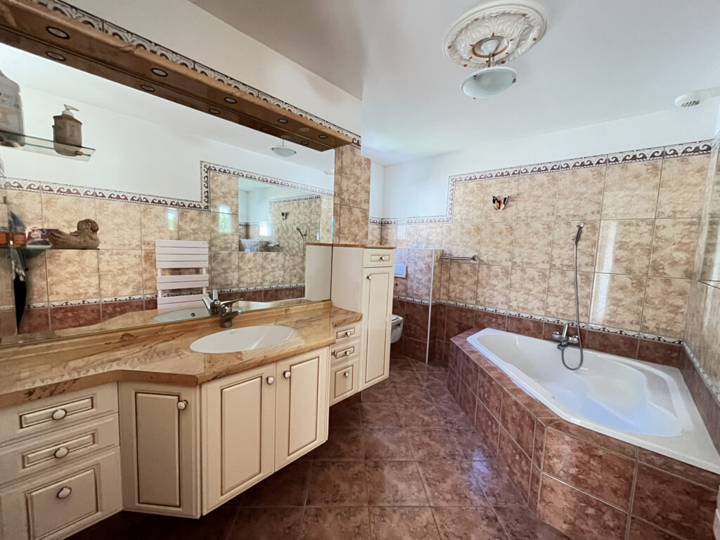 Villa F4 vue mer et collines – 4 pièces – 3 chambres – 145 m²