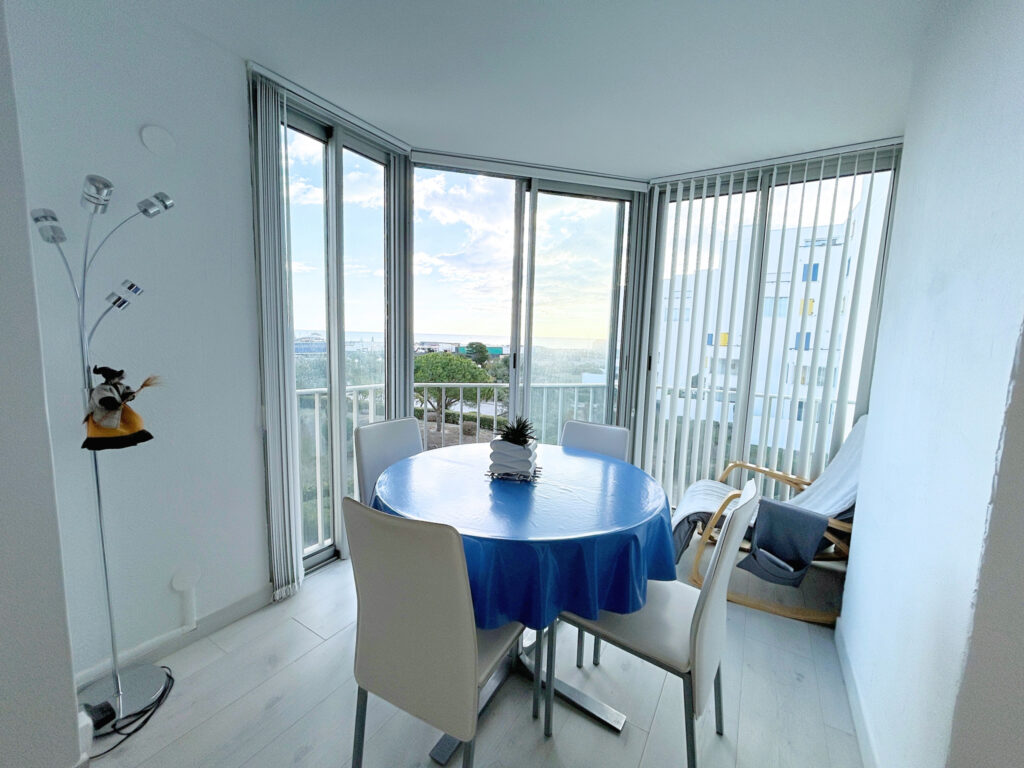 Bel appartement de type 2 vue mer, secteur Grande plage,Lydi – 2 pièces – 1 chambre – 33 m²