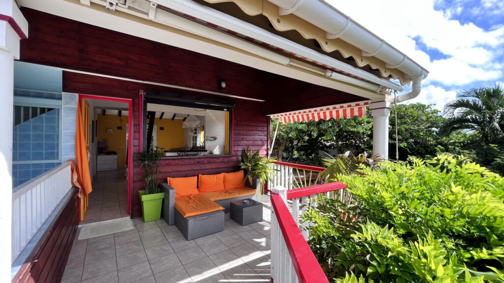 Les Saintes Terre-De-Bas, villa vue mer et piscine. – 4 pièces – 3 chambres – 110.77 m²