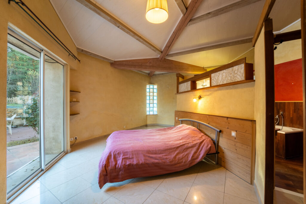 A vendre maison individuelle de 220 m2 à Mazaugues (83) terr – 6 pièces – 5 chambres – 220 m²