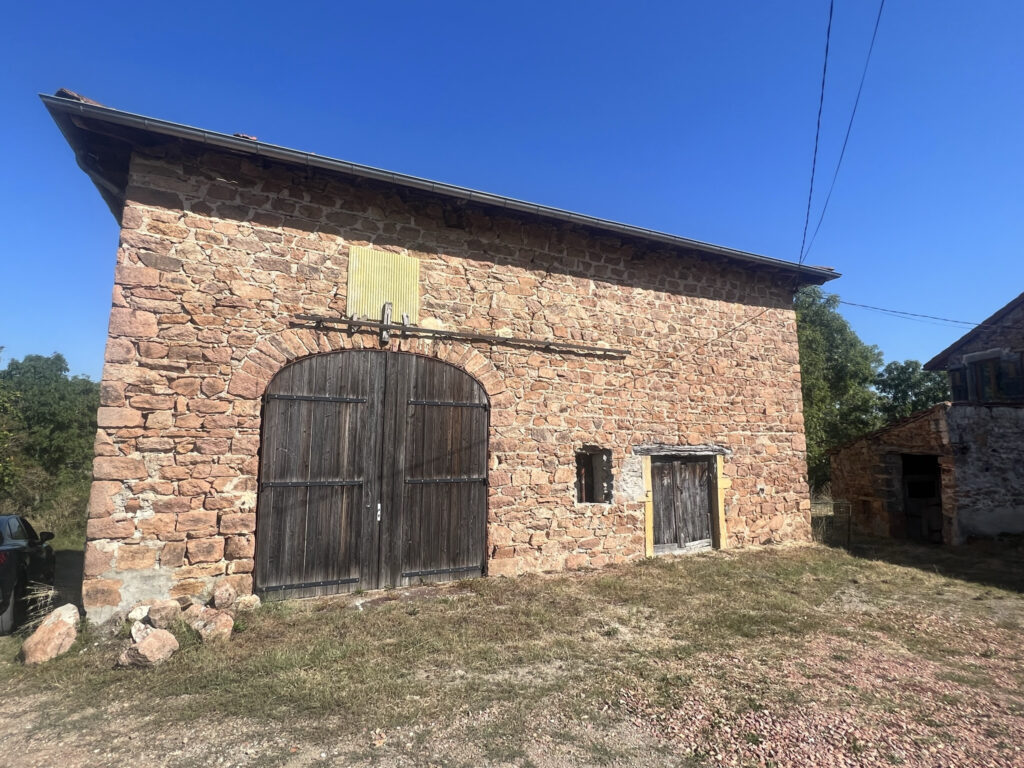 Maison avec dépendance et terrain – 5 pièces – 3 chambres – 115 m²