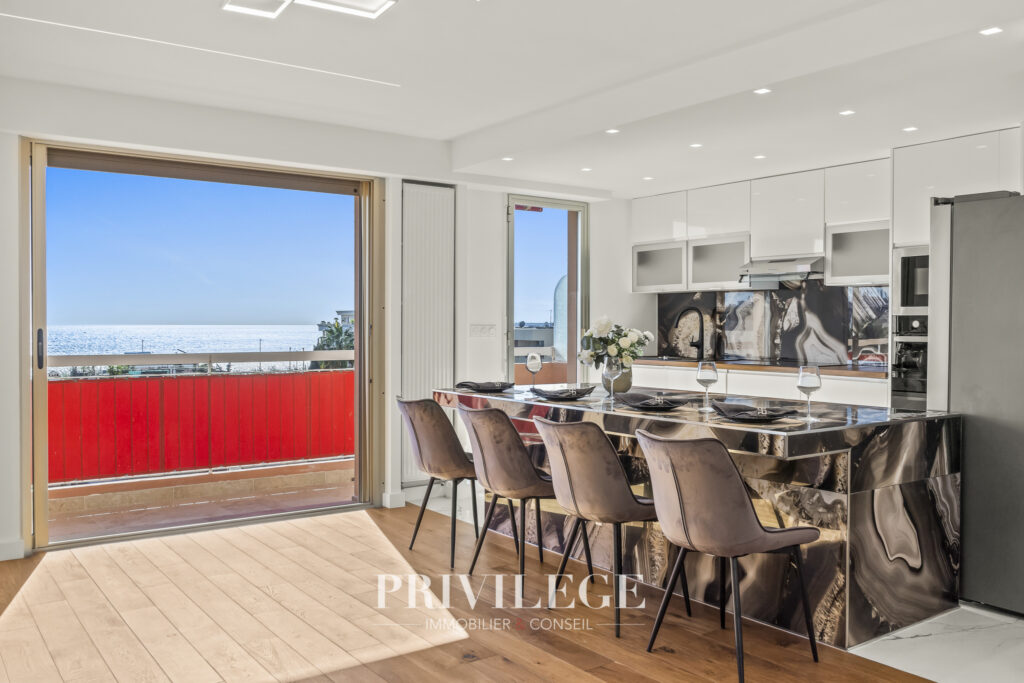 ANTIBES – Spacieux appartement – Vue Mer – 3 pièces – 2 chambres – 83.03 m²