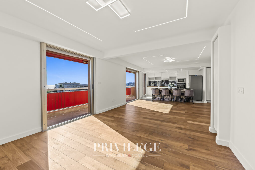 ANTIBES – Spacieux appartement – Vue Mer – 3 pièces – 2 chambres – 83.03 m²