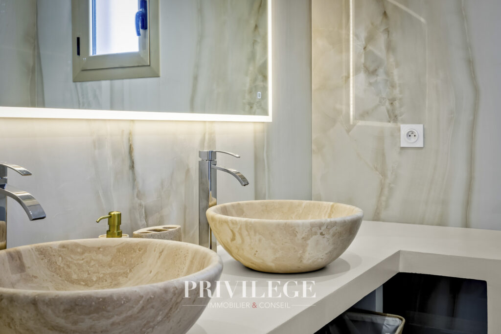 ANTIBES – Spacieux appartement – Vue Mer – 3 pièces – 2 chambres – 83.03 m²