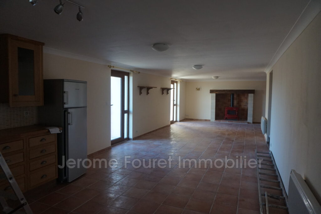 Secteur LAPLEAU Ensemble de 2 bâtiments avec vue dégagée sur l – 6 pièces – 4 chambres – 900.00 m²