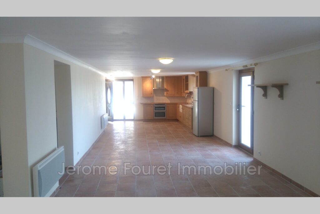 Secteur LAPLEAU Ensemble de 2 bâtiments avec vue dégagée sur l – 6 pièces – 4 chambres – 900.00 m²