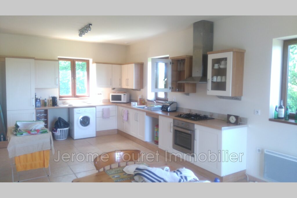 Secteur LAPLEAU Ensemble de 2 bâtiments avec vue dégagée sur l – 6 pièces – 4 chambres – 900.00 m²