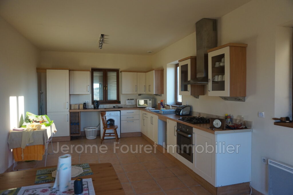 Secteur LAPLEAU Ensemble de 2 bâtiments avec vue dégagée sur l – 6 pièces – 4 chambres – 900.00 m²