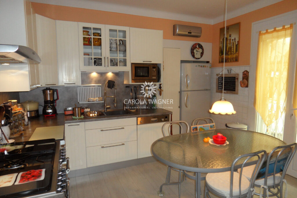 vente villa 8 Pièce(s) – 8 pièces – 4 chambres – 246.00 m²