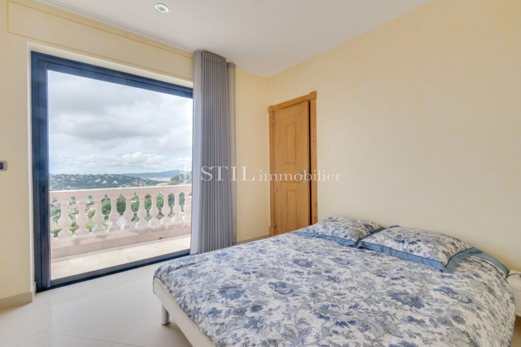 vente villa 5 Pièce(s) – 5 pièces – 3 chambres – 200.00 m²