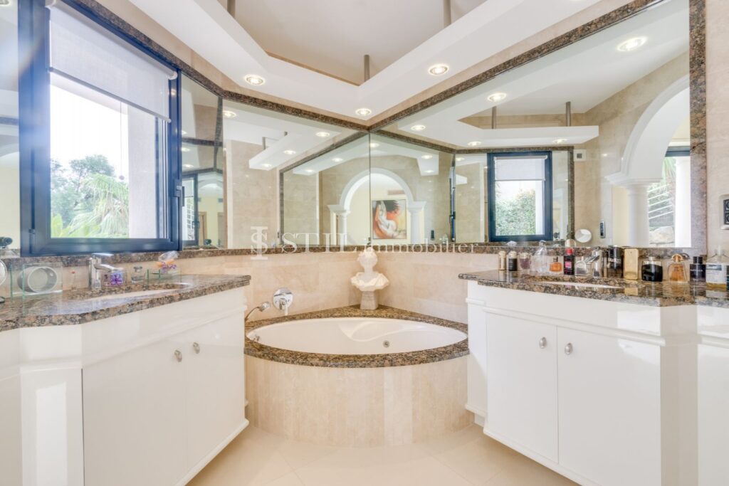 vente villa 5 Pièce(s) – 5 pièces – 3 chambres – 200.00 m²