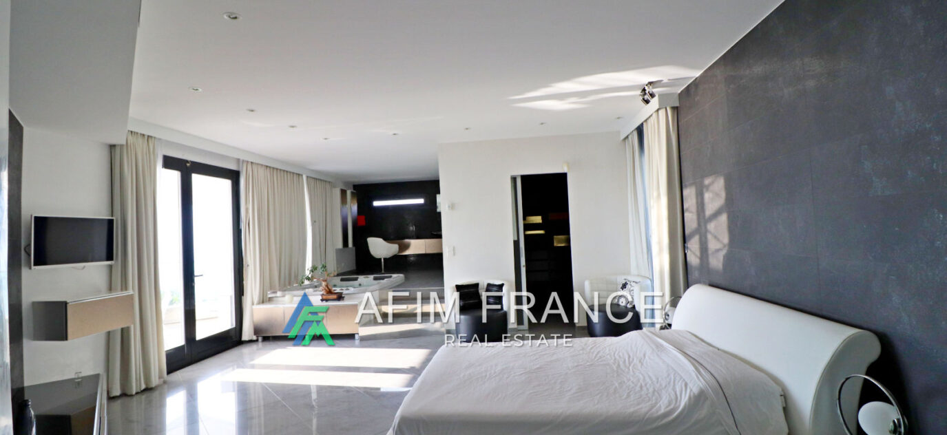 location villa 8 Pièce(s) – 8 pièces – 4 chambres – 350.00 m²