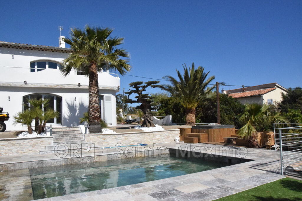 location villa 6 Pièce(s) – 6 pièces – 5 chambres – 250.00 m²