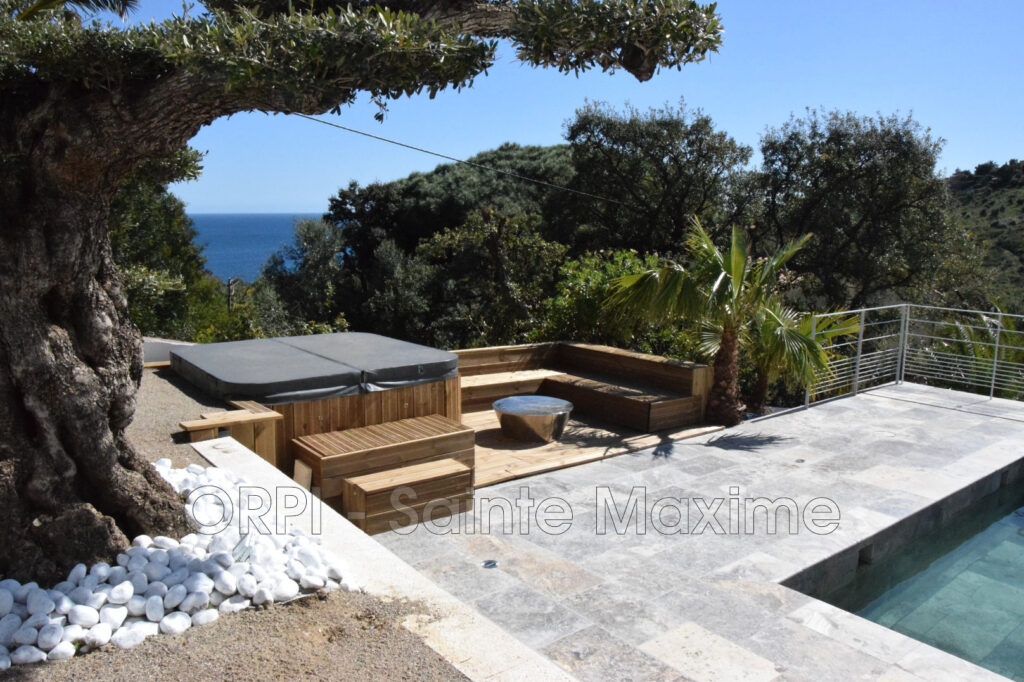 location villa 6 Pièce(s) – 6 pièces – 5 chambres – 250.00 m²