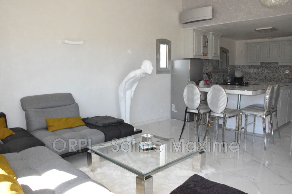 location villa 6 Pièce(s) – 6 pièces – 5 chambres – 250.00 m²