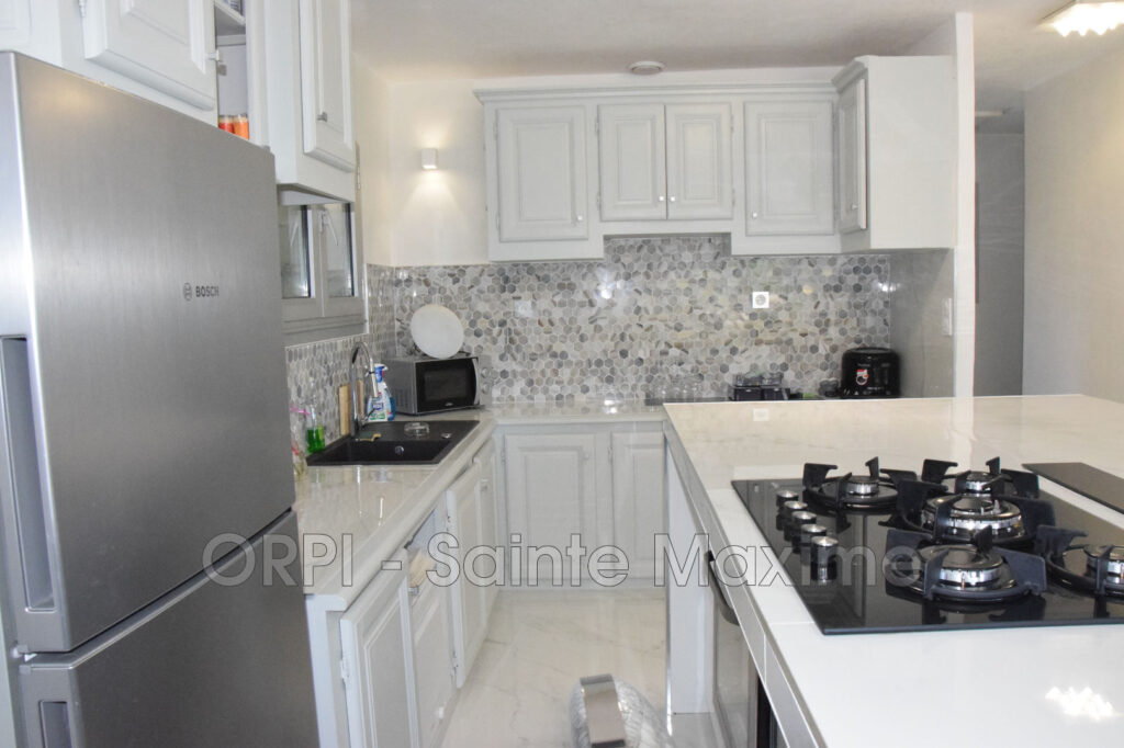 location villa 6 Pièce(s) – 6 pièces – 5 chambres – 250.00 m²