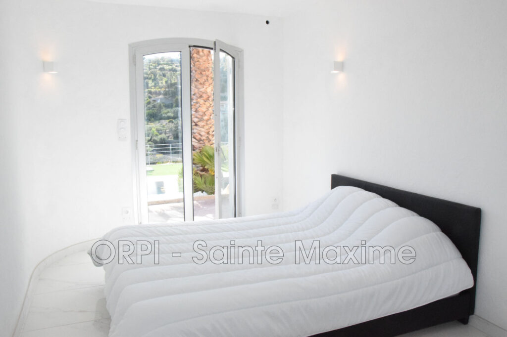 location villa 6 Pièce(s) – 6 pièces – 5 chambres – 250.00 m²