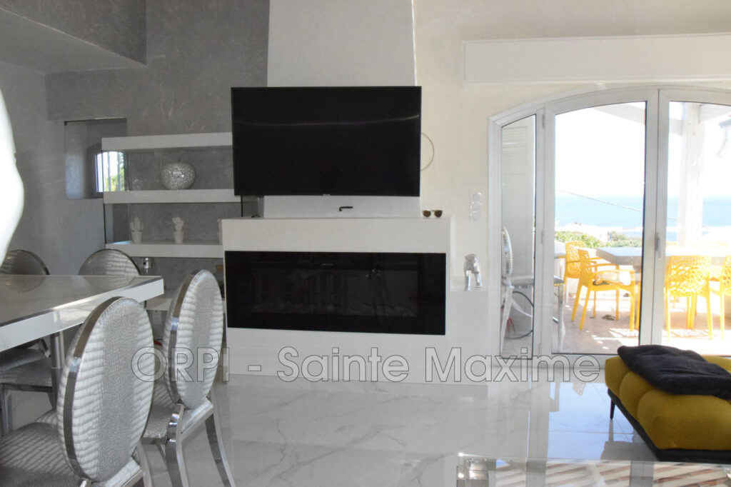 location villa 6 Pièce(s) – 6 pièces – 5 chambres – 250.00 m²