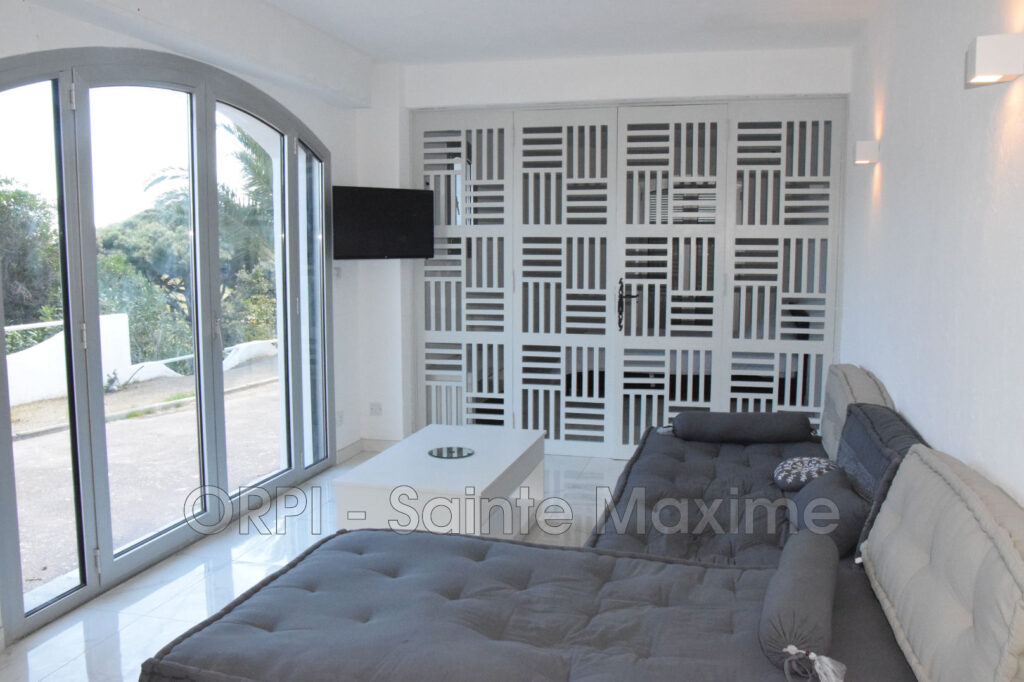 location villa 6 Pièce(s) – 6 pièces – 5 chambres – 250.00 m²