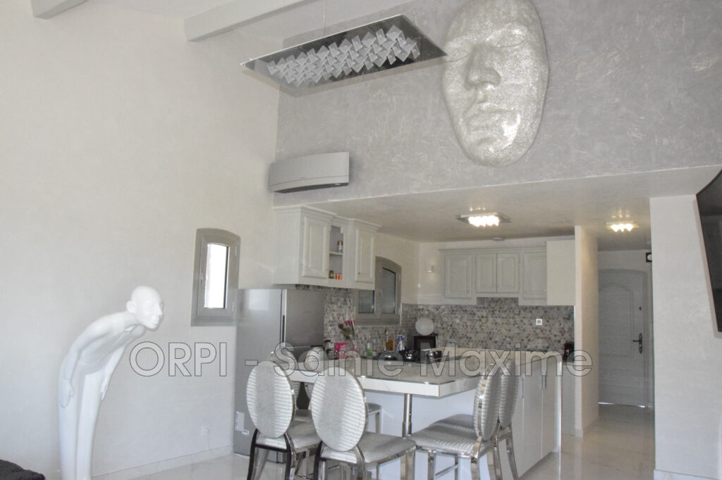 location villa 6 Pièce(s) – 6 pièces – 5 chambres – 250.00 m²