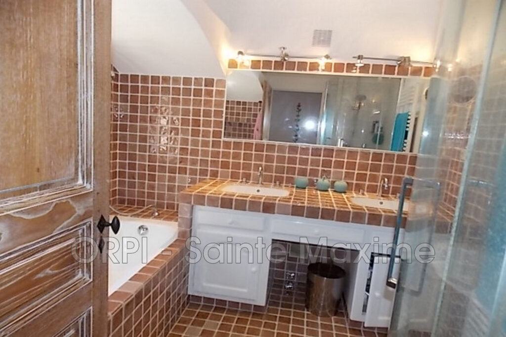 location villa 6 Pièce(s) – 6 pièces – 4 chambres – 150.00 m²