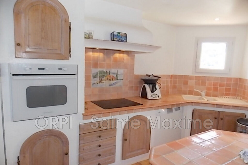 location villa 5 Pièce(s) – 5 pièces – 4 chambres – 180.00 m²