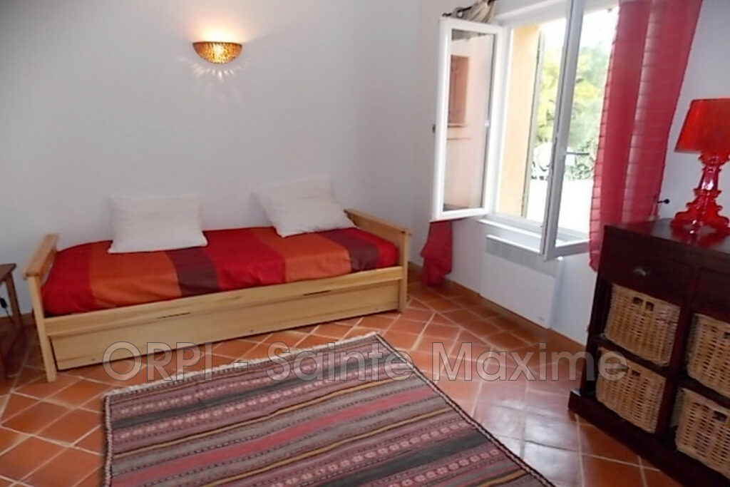 location villa 5 Pièce(s) – 5 pièces – 4 chambres – 220.00 m²