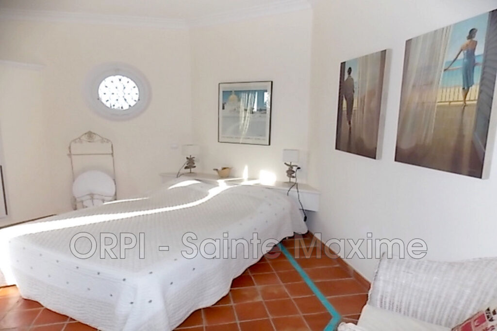 location villa 5 Pièce(s) – 5 pièces – 4 chambres – 220.00 m²