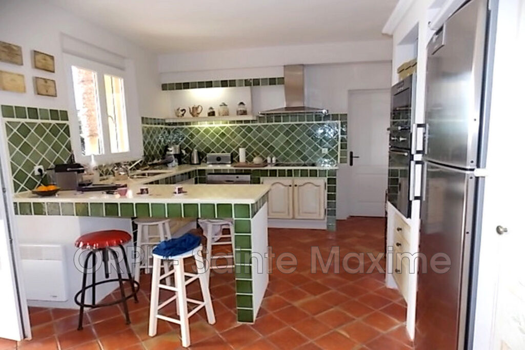 location villa 5 Pièce(s) – 5 pièces – 4 chambres – 220.00 m²