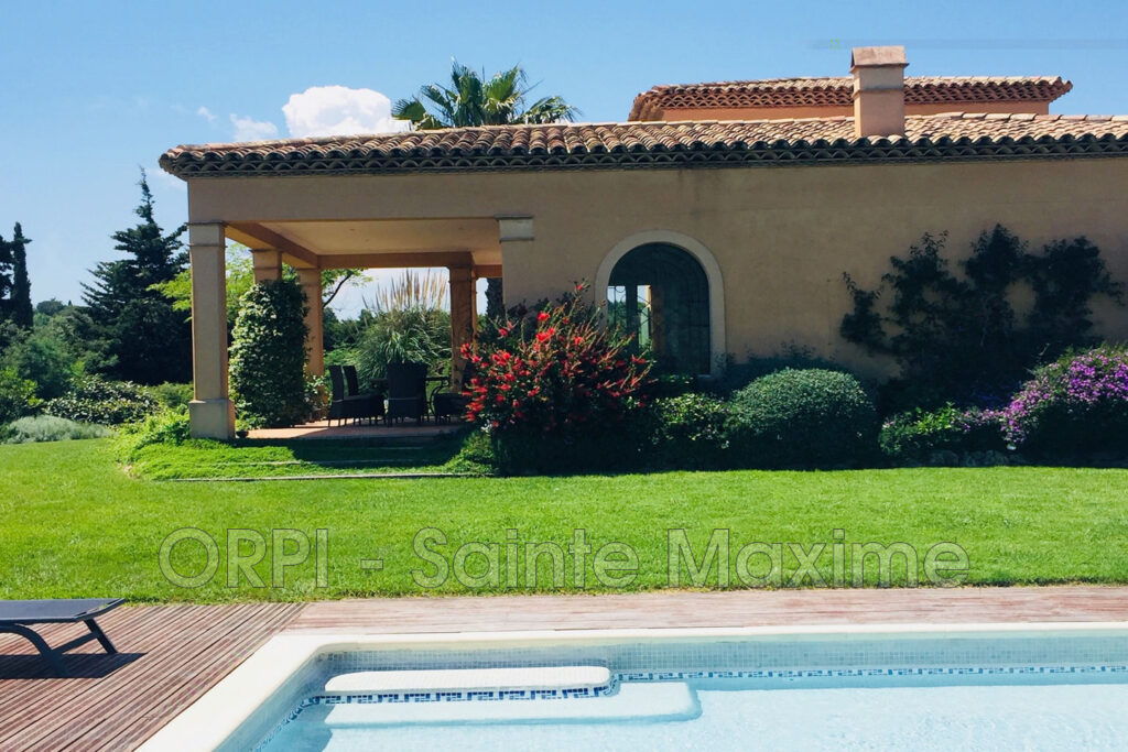 location villa 5 Pièce(s) – 5 pièces – 4 chambres – 220.00 m²