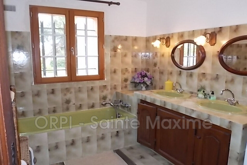 location villa 5 Pièce(s) – 5 pièces – 4 chambres – 180.00 m²