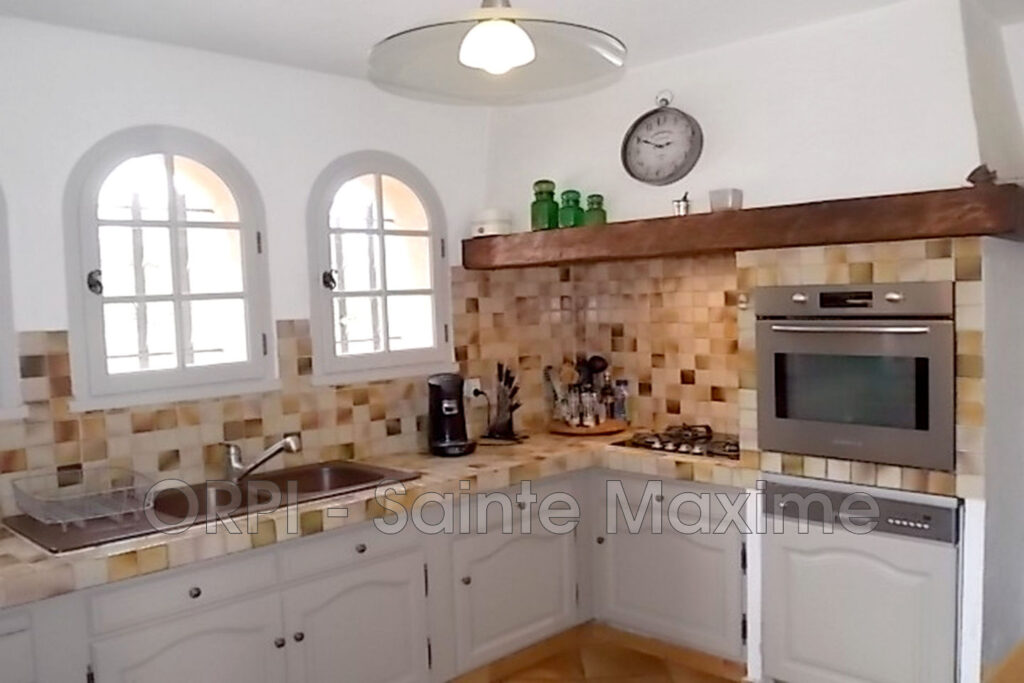 location villa 5 Pièce(s) – 5 pièces – 4 chambres – 180.00 m²