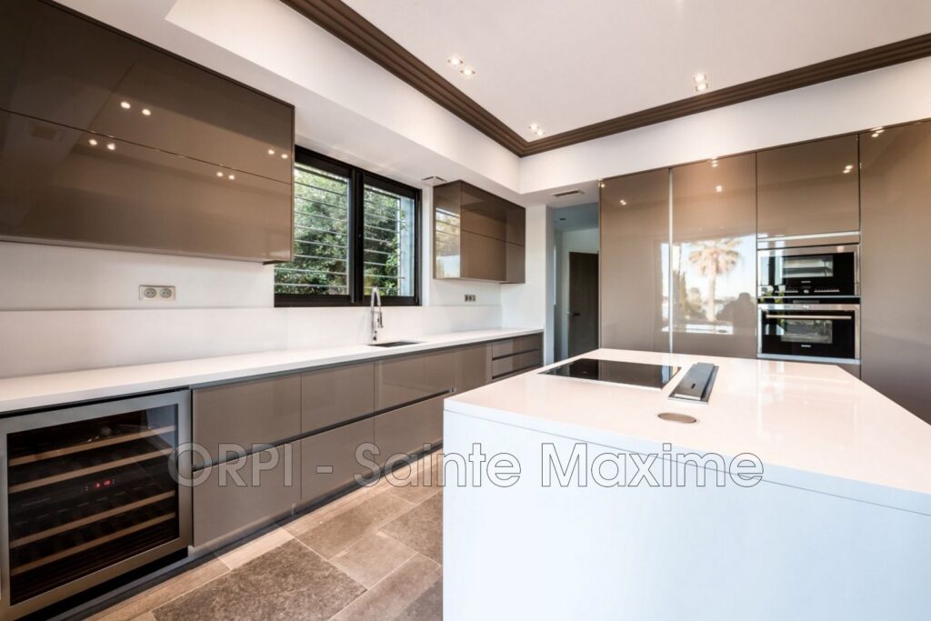 location villa 6 Pièce(s) – 6 pièces – 4 chambres – 150.00 m²