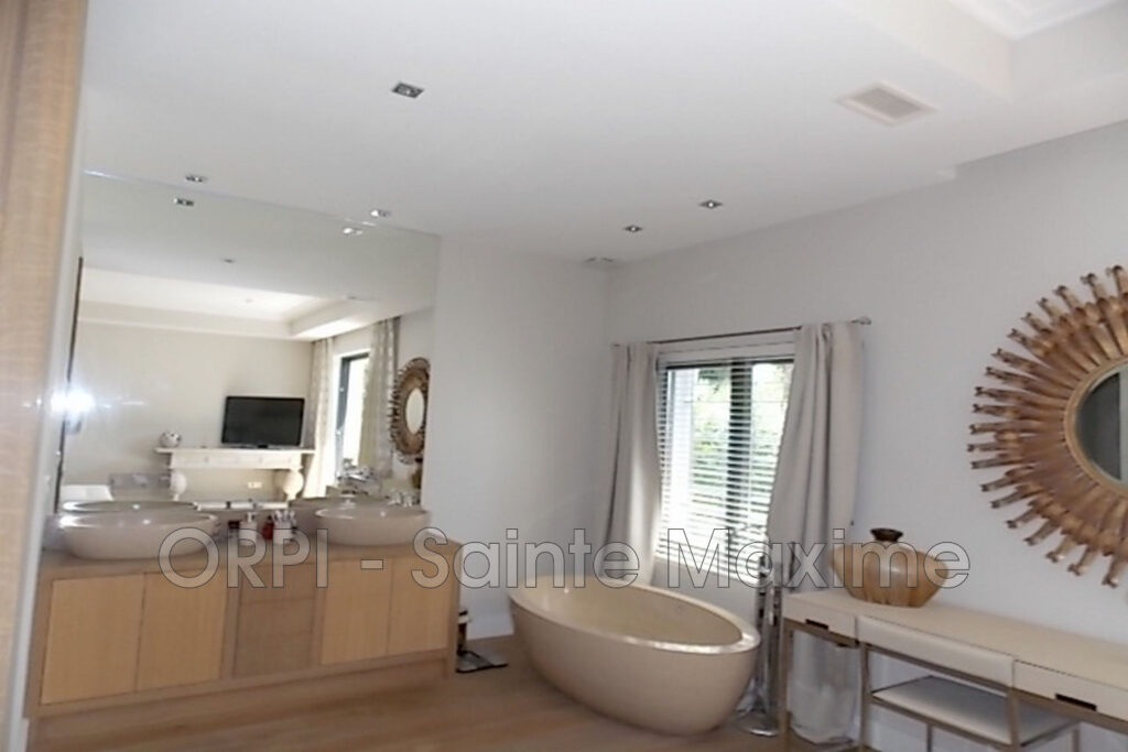 location villa 6 Pièce(s) – 6 pièces – 4 chambres – 150.00 m²