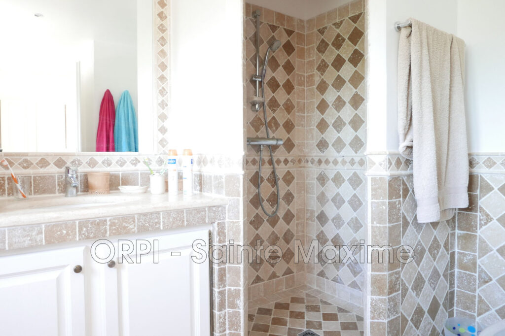 location villa provençale 6 Pièce(s) – 6 pièces – 5 chambres – 200.00 m²