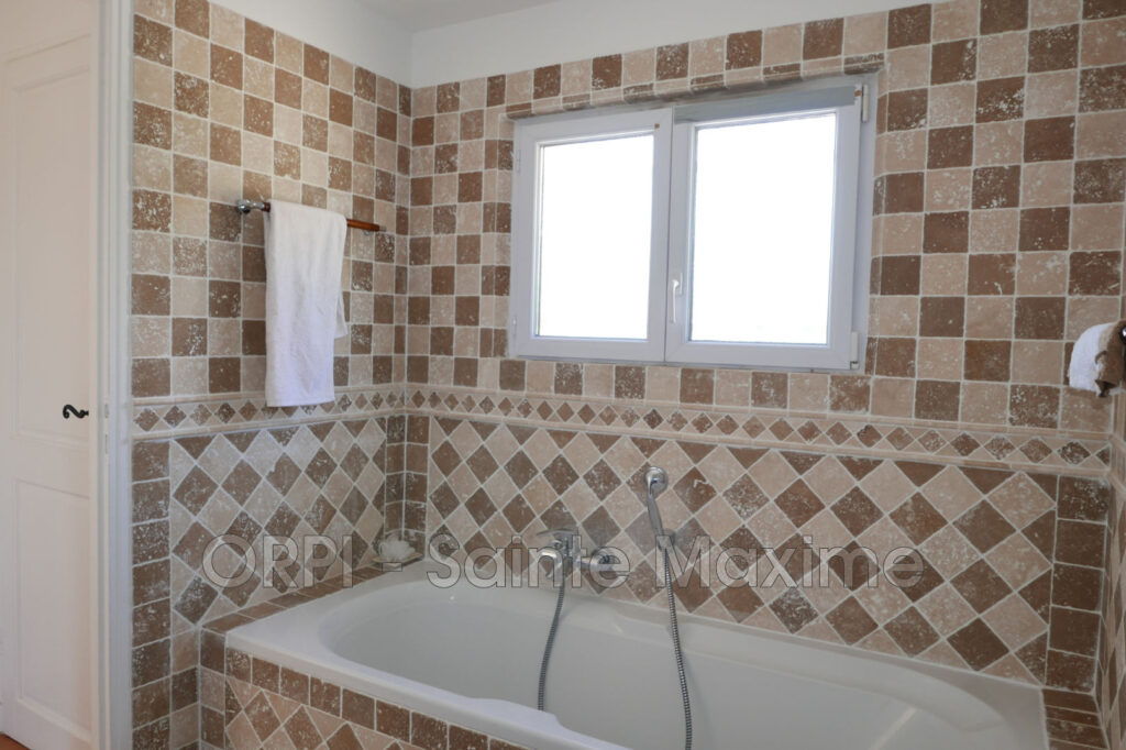 location villa provençale 6 Pièce(s) – 6 pièces – 5 chambres – 200.00 m²