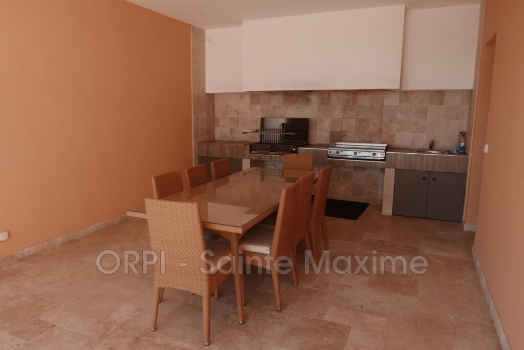 location maison contemporaine 7 Pièce(s) – 7 pièces – 5 chambres – 250.00 m²