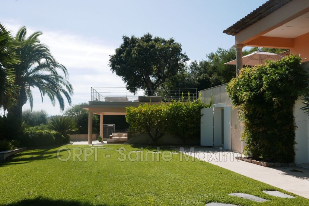 location maison contemporaine 7 Pièce(s) – 7 pièces – 5 chambres – 250.00 m²