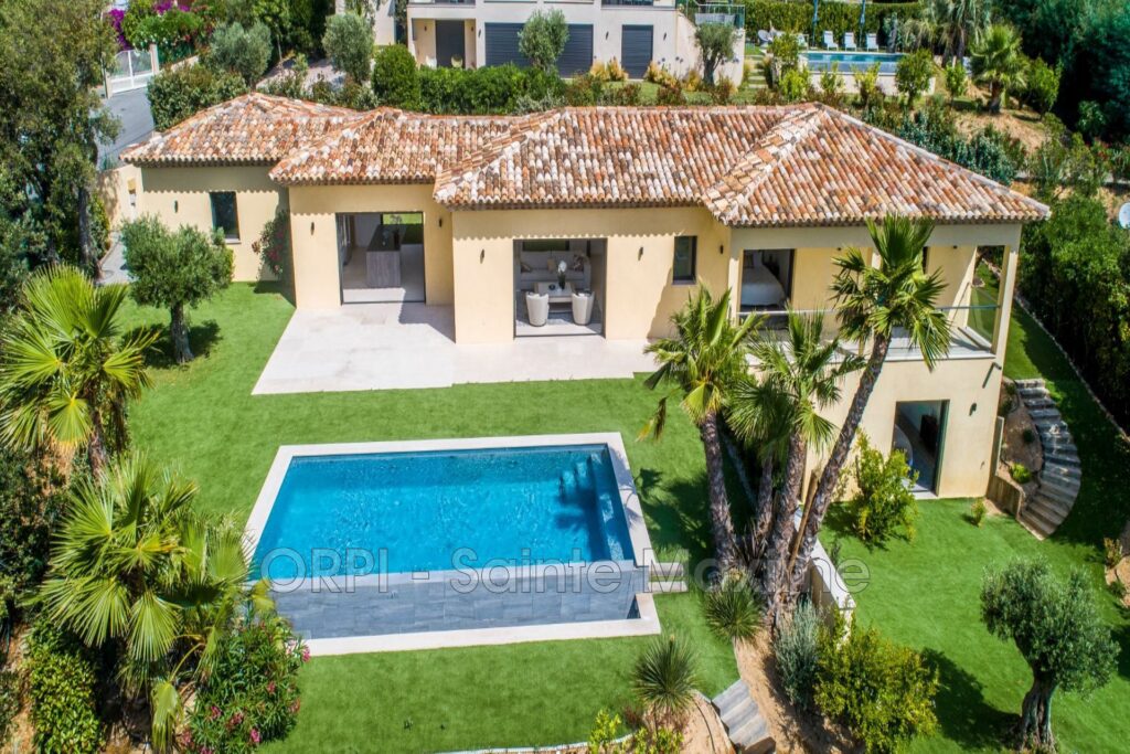 location maison contemporaine 5 Pièce(s) – 5 pièces – 4 chambres – 296.00 m²