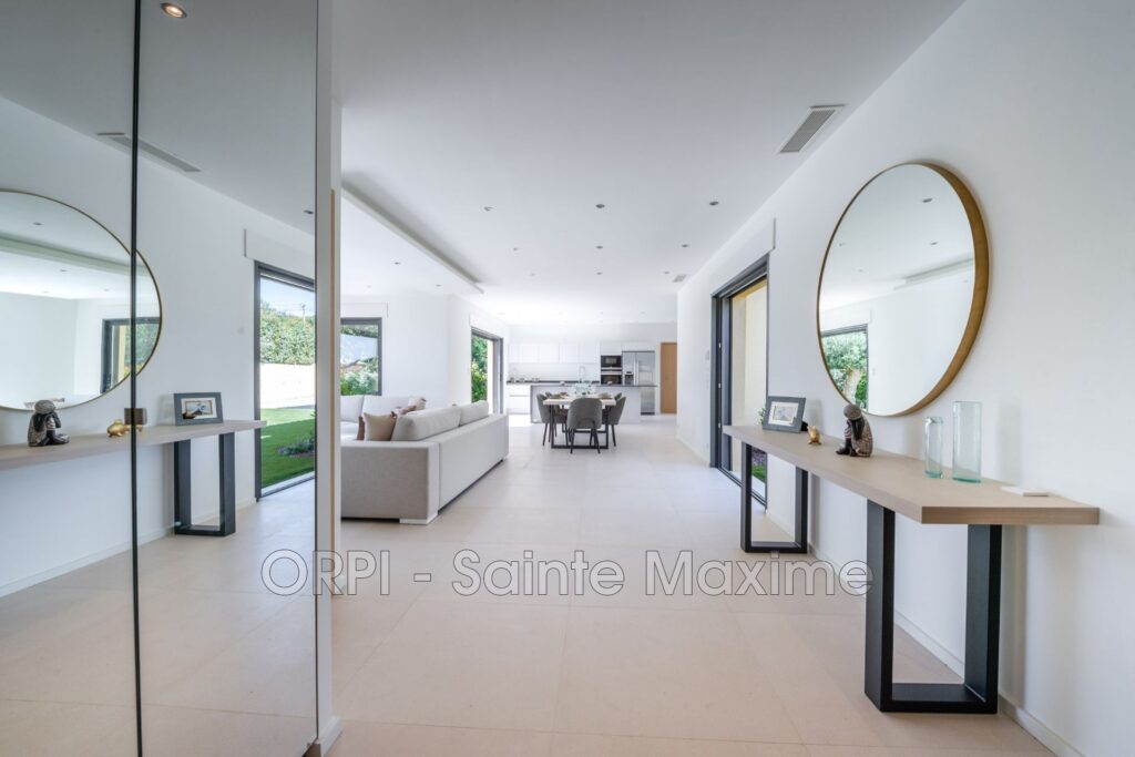 location maison contemporaine 5 Pièce(s) – 5 pièces – 4 chambres – 296.00 m²