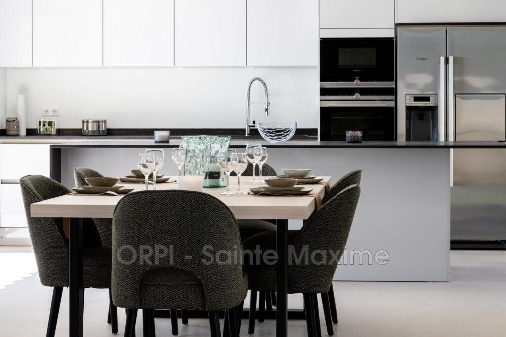 location maison contemporaine 5 Pièce(s) – 5 pièces – 4 chambres – 296.00 m²